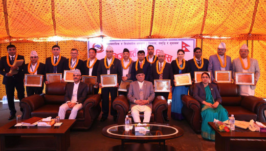 सरकारले दियो ४० जना कर्मचारीलाई निजामती सेवा पुरस्कार